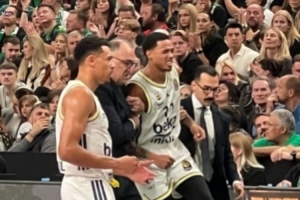 NBA舊將布蘭登-波士頓歐冠與隊友相撞左腳踝受傷 4月左腳踝曾手術(shù)