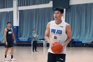 ??青島國信制藥男籃假期不停練！