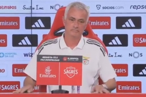 穆帥反問記者：很想知道我賺多少？你賺多少？不愿說也別問我的