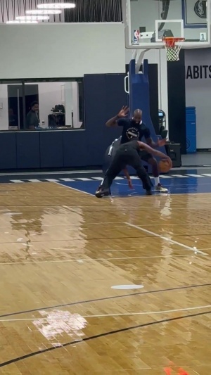 感覺快復出了?。W文今日訓練后繼續(xù)加練 看著狀態(tài)不錯