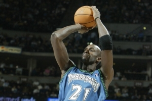 冷知識！加內特是唯一一位對陣過72勝公牛和73勝勇士的球員