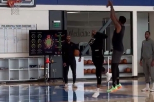 依舊絲滑！喬治訓(xùn)練中玩1V1 連續(xù)在烏布雷馬克西頭上完成干拔