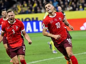 瑞士扎球王！33歲扎卡帶隊(duì)全勝0失球世預(yù)賽小組第1，英超黑貓核心