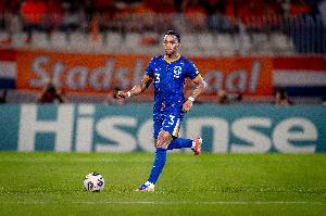 廷伯：能踢多個(gè)位置是我的優(yōu)勢(shì)之一；和范迪克搭檔能讓事情更容易