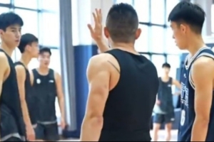 反復(fù)推演+默契配合！青島男籃青年軍戰(zhàn)術(shù)訓(xùn)練實(shí)錄