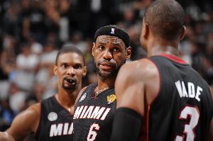 余華：李秋平當(dāng)年預(yù)測三巨頭熱火必勝小牛 人物太活躍作者難把控