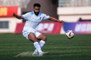 博主：大連英博周日為羅伯森舉辦退役儀式，他18日抵達(dá)大連