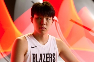 季前賽場(chǎng)均8分3.5板！楊瀚森的努力&進(jìn)步有目共睹 新賽季繼續(xù)加油