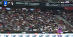 鬧烏龍！因誤將球迷反恐口號(hào)聽成恐同口號(hào)，法甲裁判中斷比賽