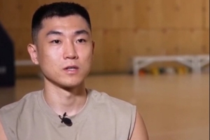 高詩(shī)巖：我們這支中國(guó)男籃最大的特點(diǎn)就是無私奉獻(xiàn)