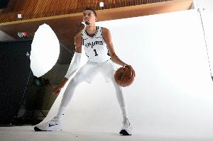 沒(méi)投三分！Skip：文班展現(xiàn)強(qiáng)大攻防實(shí)力 我就說(shuō)他少投三分就好了