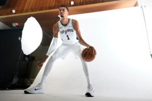 怪物??！加內(nèi)特：文班亞馬看起來像是KD和奧尼爾的結(jié)合體