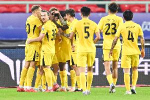 客勝三鎮(zhèn)獲保級重要三分，球迷今日將在機場接機深圳新鵬城將士