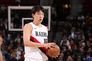 劉維偉寄語(yǔ)楊瀚森：保持耐心 保持努力 每天都努力去進(jìn)步一點(diǎn)