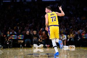 爆砍49分11板8助！Skip：上賽季季后賽這個東契奇在哪兒呢？