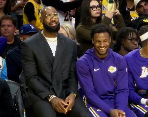 狼王：詹姆斯若還想打球主要因熱愛無關(guān)金錢 當(dāng)然有報酬何樂不為