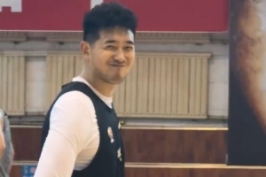 好久不見的阿不都&吳冠希！新疆男籃訓練視頻：球場暖心時刻 愛了