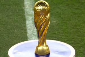 誰(shuí)能捧杯？首座蘇超冠軍獎(jiǎng)杯入場(chǎng)，陳列在南京奧體