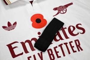 官方：阿森納本場(chǎng)比賽雙方將佩戴黑紗，向兩名離世球員致哀