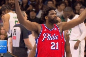 打高興了！恩比德突破打成2+1&煽動主場球迷情緒