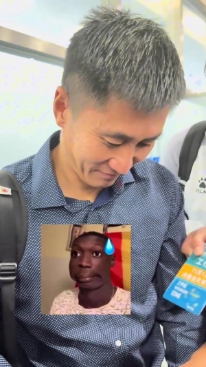 高人氣！馬寧被球迷圍住要簽名：馬老師，蘇超激烈還是中超激烈？