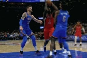 沖擊力！錫安強(qiáng)攻被吹進(jìn)攻犯規(guī) 鵜鶘挑戰(zhàn)成功改判2+1