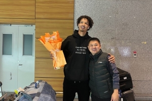 德萬(wàn)特·威爾遜抵達(dá)長(zhǎng)春龍嘉機(jī)場(chǎng)