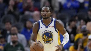 球鞋市場自由球員！庫明加連續(xù)兩場上腳歐文球鞋！