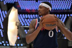 比爾14中2僅得5分！解說(shuō)：本賽季NBA比賽特點(diǎn)不太適合老同志