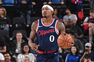 比爾本季能領(lǐng)2473萬(wàn) 之后連續(xù)4年從太陽(yáng)領(lǐng)1938萬(wàn) 明夏有球員選項(xiàng)