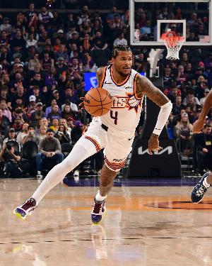 新的開始！杰倫·格林太陽首秀 半場16分2板2助 正負值+7全隊最高