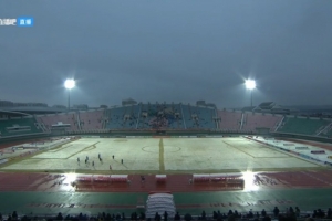 冰天雪地！延邊龍鼎主場(chǎng)積雪嚴(yán)重，草坪都被染成了白色