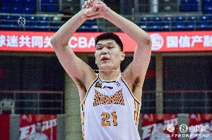 身高優(yōu)勢(shì)明顯！劉傳興3中3輕松拿下9分6板2助1斷