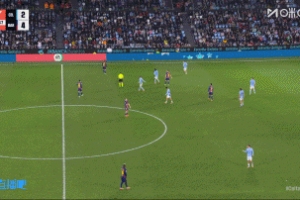 補(bǔ)時(shí)染紅！德容踩到阿斯帕斯，兩黃變一紅被罰下場(chǎng)，巴薩10人作戰(zhàn)