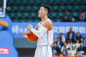 炸裂輸出！高詩(shī)巖半場(chǎng)12投7中&三分7中4 轟下18分2板1助1斷