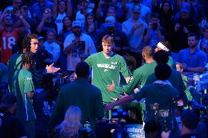 誰？獨(dú)行俠主場(chǎng)氛圍低迷 一名球員甚至抱怨球迷不想讓他們贏球