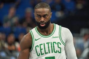 獨(dú)撐場(chǎng)面！杰倫·布朗18中8得24分6板5助 第三節(jié)獨(dú)得14分徒勞