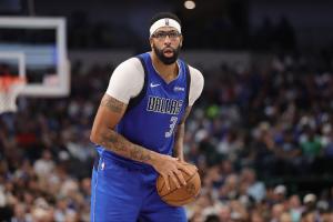 合同剩3年約1.7537億~名記：獨行俠未來數(shù)月或評估濃眉的交易市場