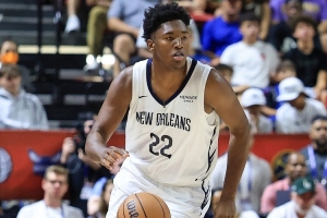 13號(hào)秀！貝弗利：我的訓(xùn)練師說(shuō)奎因是小約基奇 連鄧肯也喜歡他