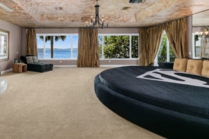 鯊魚：已賣了奧蘭多的豪宅 但是那個能容納50人的床我仍在用