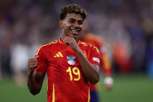 阿斯：亞馬爾想要參加明年3月歐美杯，希望巴薩和西班牙足協(xié)和解