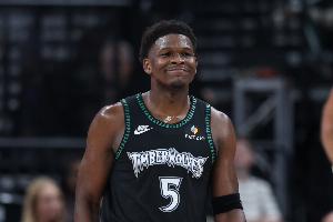 手還挺涼！愛德華茲半場8中1&三分4中0得7分 另有4板4助1斷