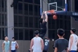 感覺(jué)全都回來(lái)了！崔永熙與廣體校隊(duì)打訓(xùn)練局 絲滑三分+隔人暴扣