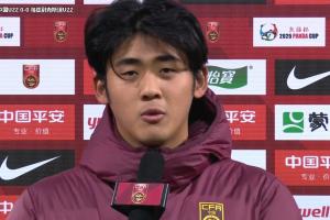 欒毅：我們非常團(tuán)結(jié)，很不容易拿下這一分，雖然說少一個(gè)人