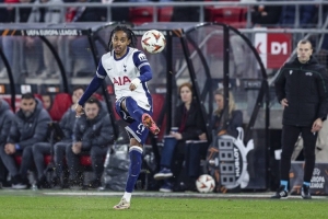 斯彭斯曾賽后忽視弗蘭克，圖赫爾：不喜歡這樣，國(guó)腳應(yīng)有行為標(biāo)準(zhǔn)