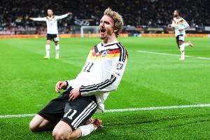 新·金色轟炸機(jī)！沃爾特馬德世預(yù)賽3戰(zhàn)4球，身高1米98鋒線橋頭堡