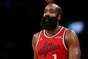 背靠背連續(xù)客場(chǎng)！單核哈登4天3戰(zhàn)場(chǎng)均42分鐘 兩次失絕殺悲壯燃盡