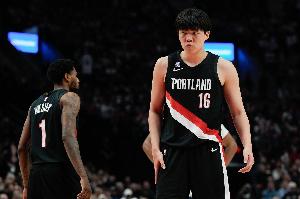 楊瀚森籃下吃餅暴扣！4分已經(jīng)創(chuàng)造生涯新高啦！