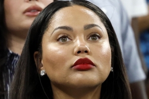 夸梅：阿耶莎嫉妒庫(kù)里 無(wú)后者沒人認(rèn)識(shí)她 老公給贊助也搞不出名堂