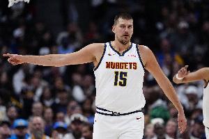 腦后長眼！約基奇背后砸傳助攻沃特森暴力隔扣